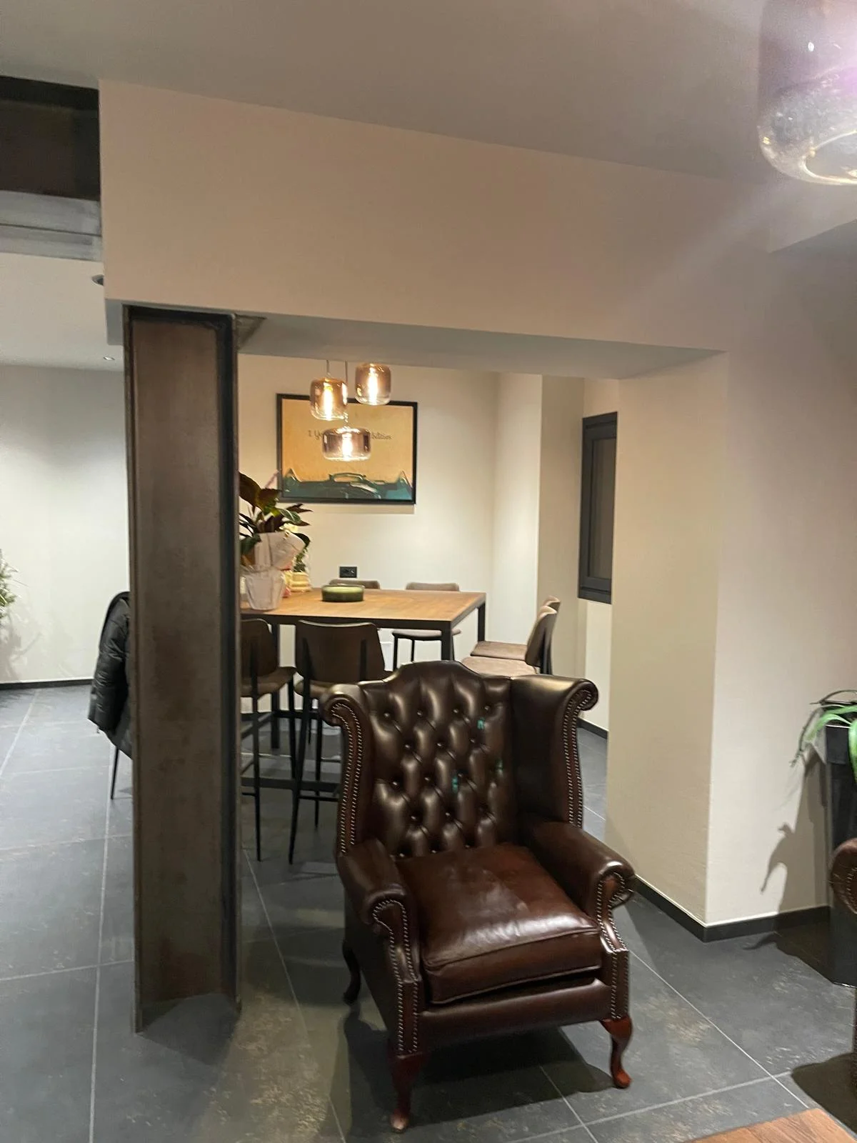 La saletta del Sada Bar Saletta del Sada Bar con poltrona Chesterfield in pelle